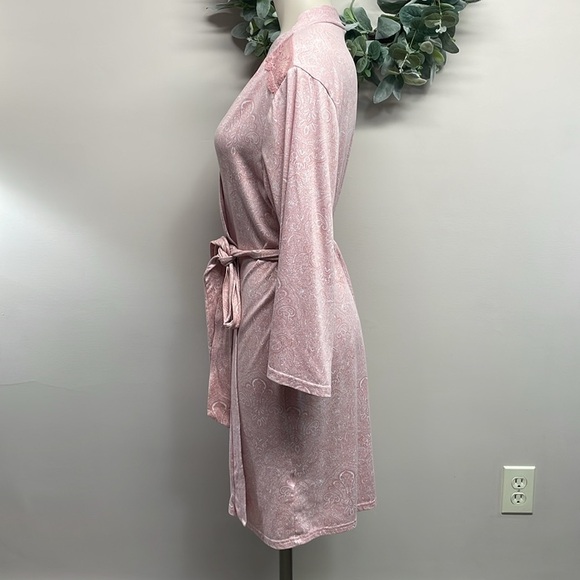 Tahari Belted Paisley Print Stretch Knit Robe Lace Shoulder Accents M - Picture 5 of 16